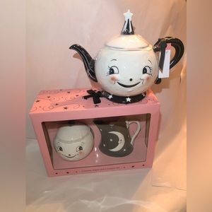 Laughing Luna tea pot set